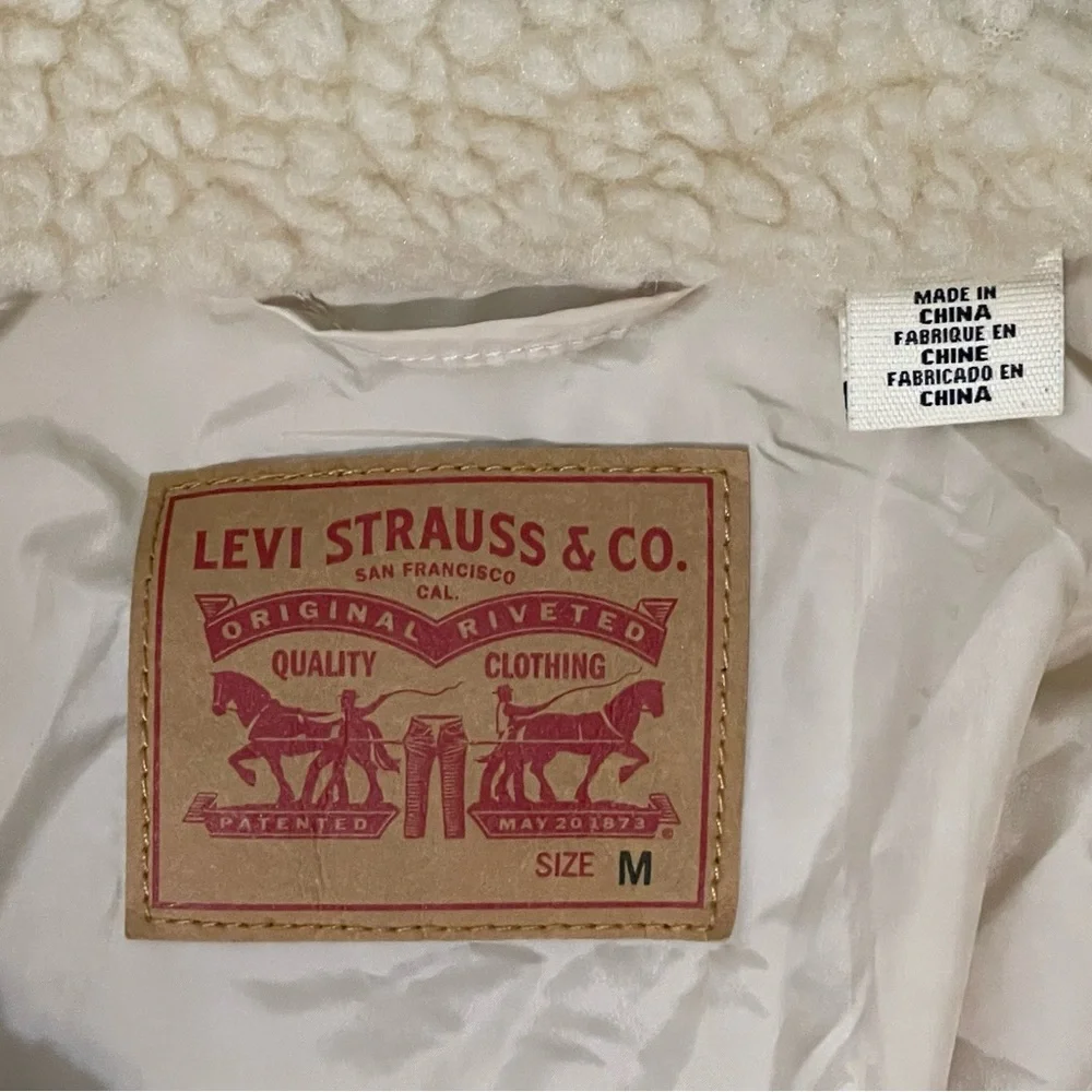 Levi’s Women’s Sherpa Fleece Trucker Jacket Cropped M Cream Coconut Snap Front - Picture 12 of 15